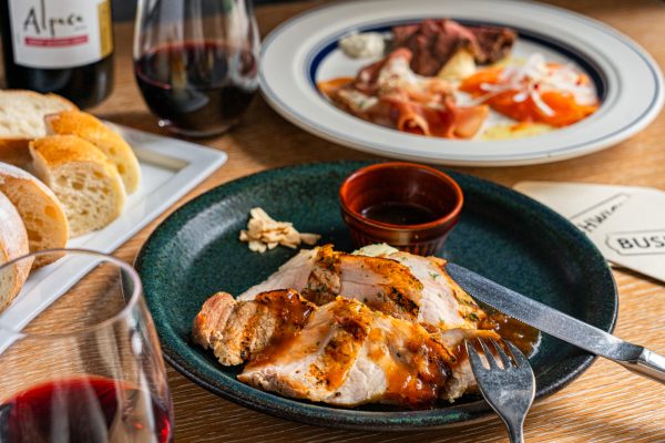 ■女子会などの集まりにもおすすめ！<br>【飲み放題付き！ヘルシープラン】<br>前菜3種やサーモンとアボカドのサラダ、豚ロースグリルなど全8品の画像